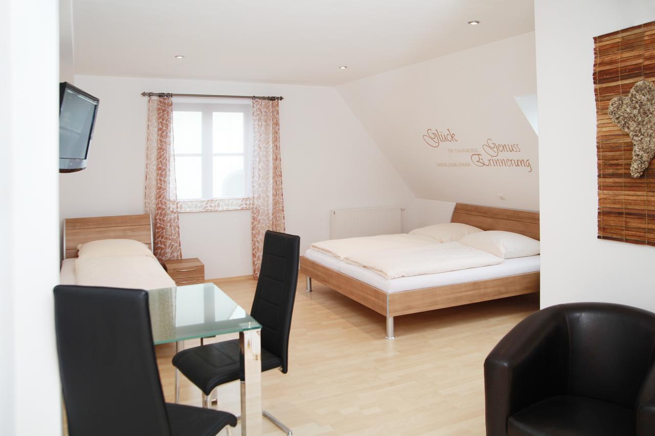 Hotel & Restaurant Zur Glocke Hochstadt an der Donau Room photo